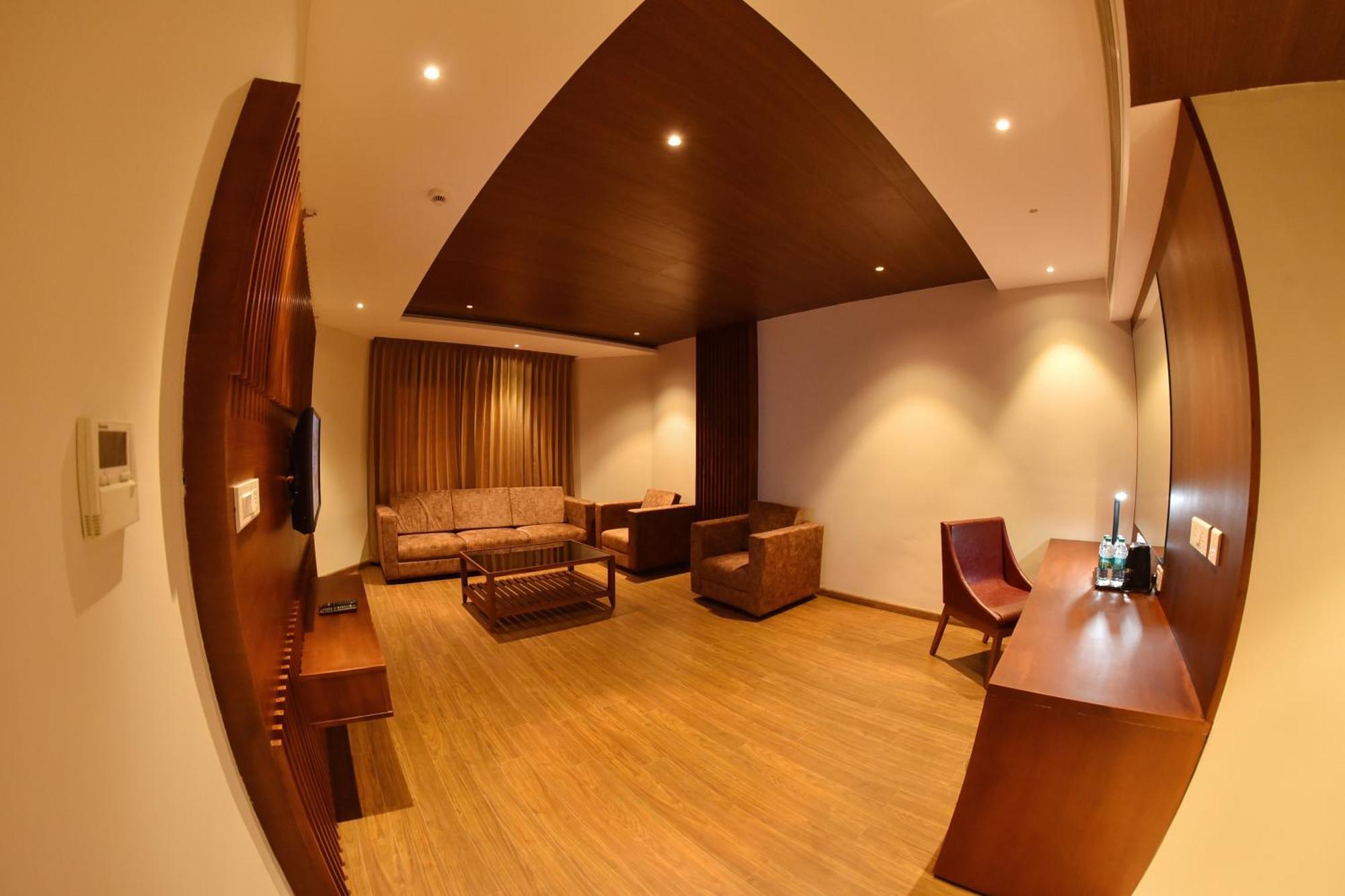 The Pearl View Hotel Mulappilangad Экстерьер фото