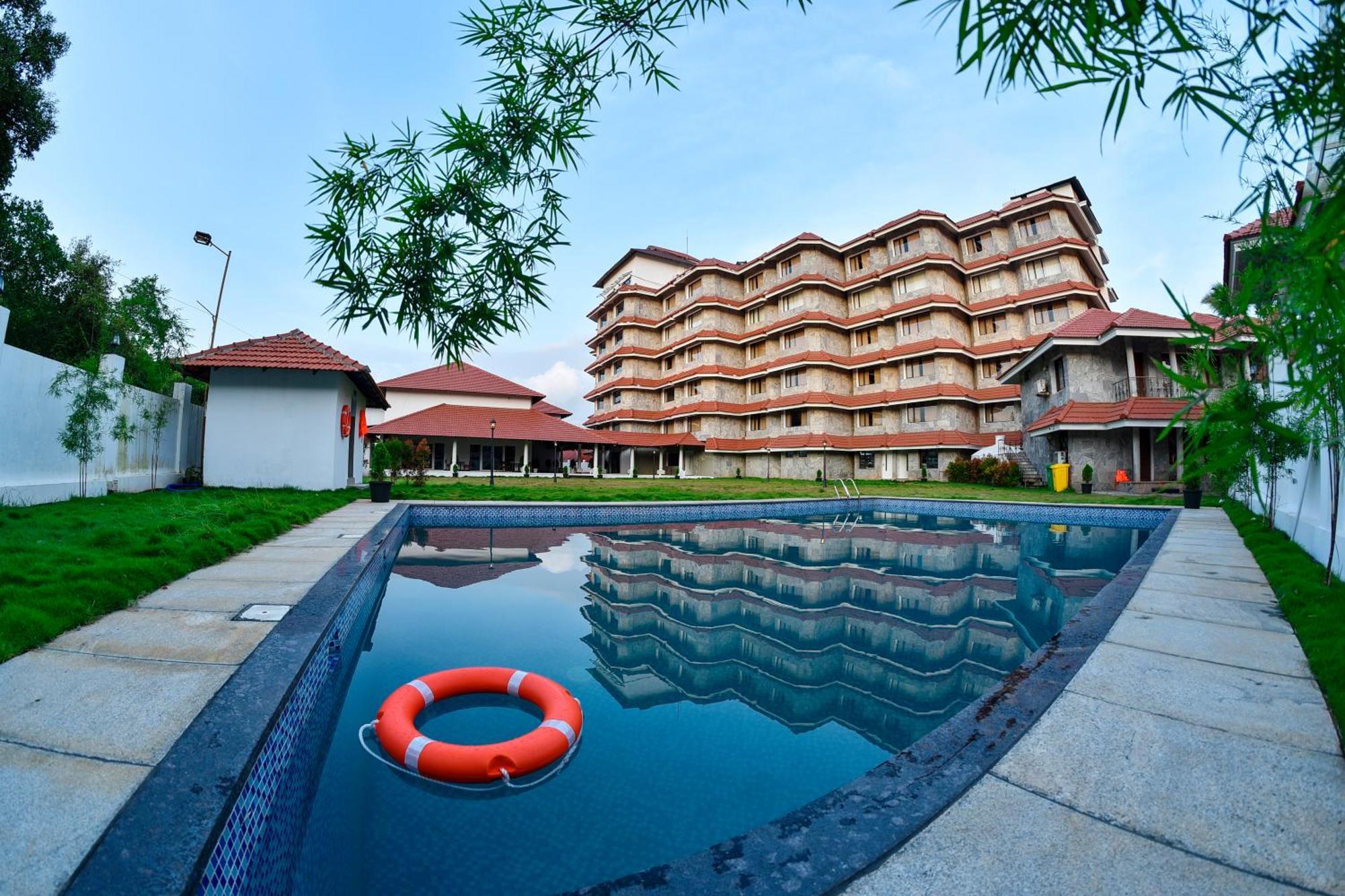 The Pearl View Hotel Mulappilangad Экстерьер фото
