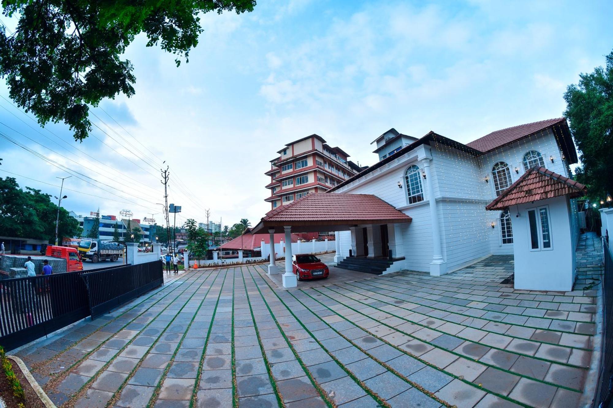 The Pearl View Hotel Mulappilangad Экстерьер фото